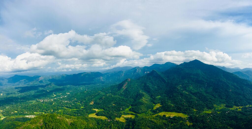 sri lanka mpuntain image